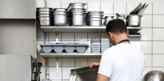 SE REQUIERE ASISTENTE DE LIMPIEZA/COCINA PROACTIVO