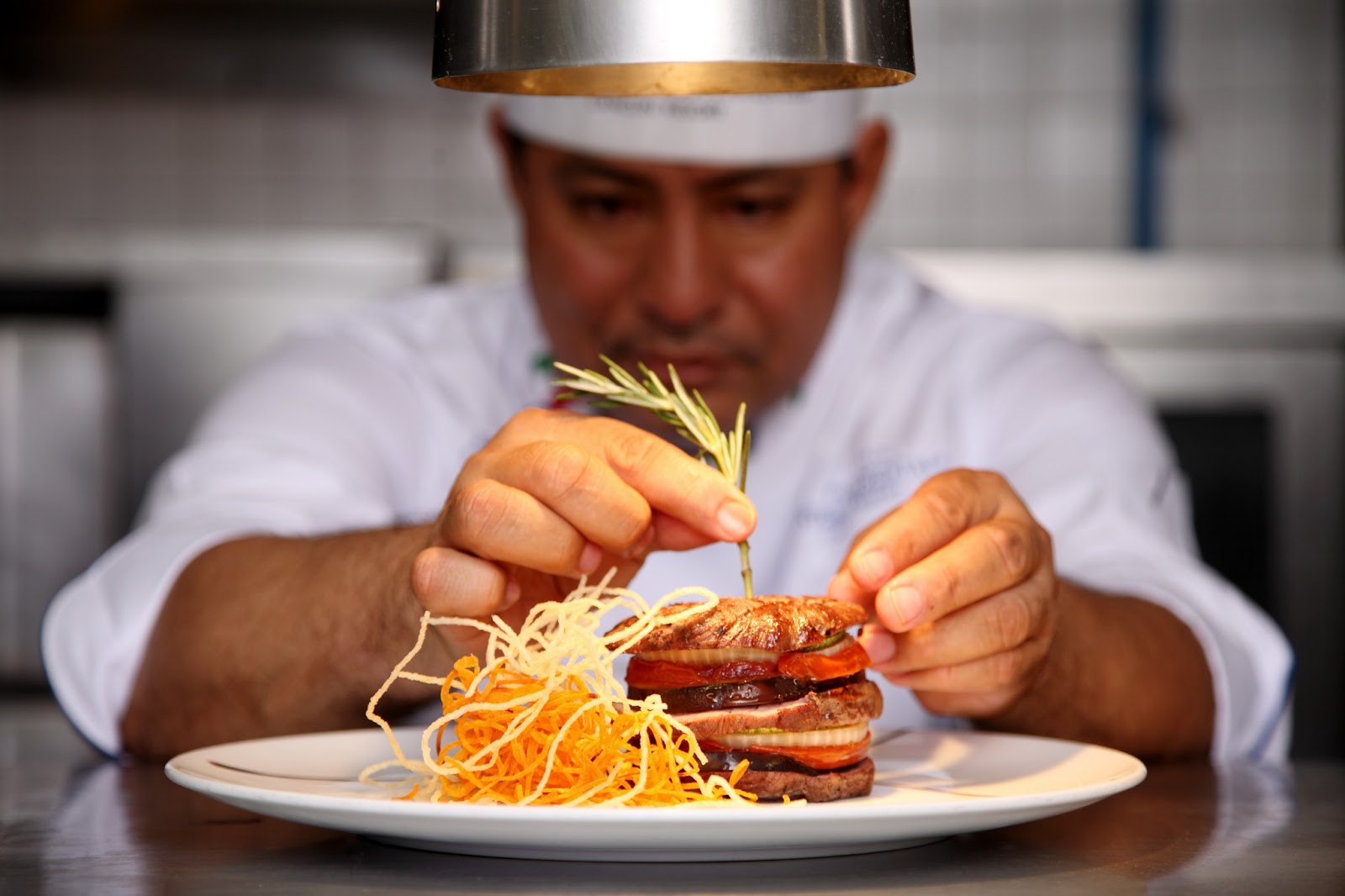 EMPRESA GASTRONÓMICA REQUIERE CHEF EJECUTIVO