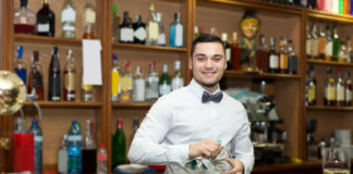 NOS ENCONTRAMOS EN LA BÚSQUEDA DE BARTENDER