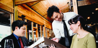 SE REQUIERE MOZO PARA IMPORTANTE CADENA GASTRONÓMICA (BUEN SALARIO)