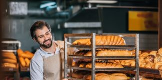 SE INCORPORA AUXILIAR DE TIENDA PARA PANADERÍA (ENCARGADO DE LOS PRODUCTOS)