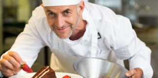 SE SOLICITA DECORADOR/A DE PASTELES Y POSTRES (TIEMPO COMPLETO)