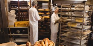SE BUSCA AUXILIAR DE TIENDA PARA RECONOCIDA PANADERÍA (TIEMPO COMPLETO)