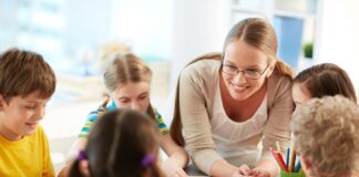SE SOLICITA MAESTRA DE PREESCOLAR PARA HORARIO DE MEDIO TIEMPO