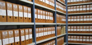 SE CONTRATA ARCHIVADOR DE DOCUMENTOS Y LIBROS