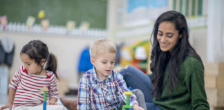 SE REQUIERE NIÑERA PARA CUIDADO DE NIÑOS PEQUEÑOS