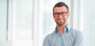 SE REQUIERE VENDEDOR/A PARA TRABAJAR EN EMPRESA DE SERVICIOS DENTALES