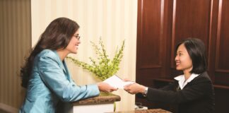 SOLICITAMOS RECEPCIONISTA PARA HORARIO DE TIEMPO COMPLETO