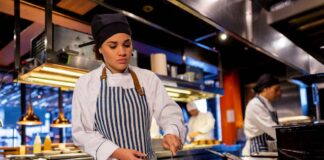 SE REQUIERE AYUDANTE DE COCINA PARA PREPARACIÓN DE ALIMENTOS Y LIMPIEZA DE DISTINTAS ÁREAS EN RESTAURANTE