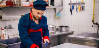 SE REQUIERE AYUDANTE DE COCINA Y REPARTIDOR PARA RESTAURANTE, NO SE REQUIERE EXPERIENCIA