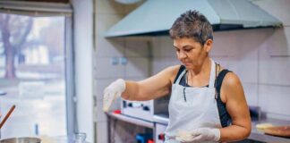SE SOLICITA AYUDANTE DE COCINA PARA ELABORACIÓN DE ALIMENTOS Y BEBIDAS EN RESTAURANTE