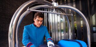 SE REQUIERE BOTONES HOMBRE Y/O MUJER PARA AYUDAR CON LA CARGA Y DESCARGA DE EQUIPAJE