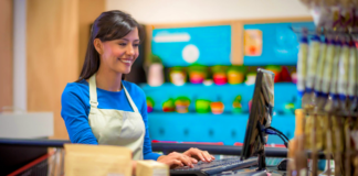 SE SOLICITA CAJERO PARA ESCANEAR Y ENVOLVER LOS PRODUCTOS EN TIENDA
