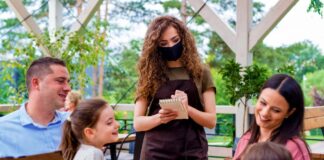 SE SOLICITA AYUDANTE DE CAMARERO PARA ATENCIÓN AL CLIENTE EN CAFETERÍA, NO SE REQUIERE EXPERIENCIA