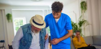 SE SOLICITA CUIDADORES DE ADULTO MAYOR CON DISPONIBILIDAD PARA TRABAJAR LOS FINES DE SEMANA