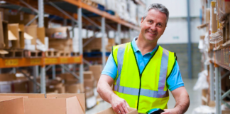 SE REQUIERE EMPACADOR HOMBRE Y/O MUJER PARA ETIQUETADO Y SELLADO DE MERCADERÍA EN CAJAS