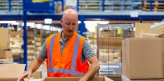 SE SOLICITA EMPACADOR PARA INSPECCIÓN Y ETIQUETADO DE PRODUCTOS (HOMBRE Y/O MUJER)