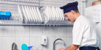 SE SOLICITA LAVAPLATOS CON DISPONIBILIDAD PARA TRABAJAR LOS FINES DE SEMANA (MEDIO TIEMPO)