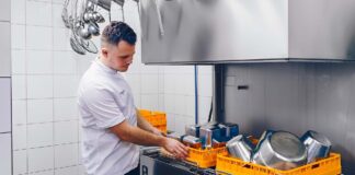 SE REQUIERE LAVAPLATOS PARA JORNADA DE MEDIO TIEMPO EN RESTAURANTE, NO SE REQUIERE EXPERIENCIA