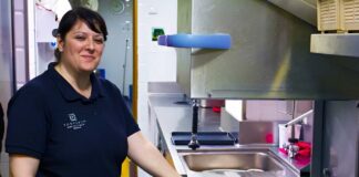 SE SOLICITA PILERO/A PARA LAVAR Y DESINFECTAR DISTINTOS UTENSILIOS Y ÁREAS EN COCINA
