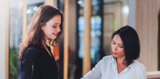 SE SOLICITA RECEPCIONISTA TEMPORAL PARA ATENCIÓN AL CLIENTE (LUNES A VIERNES)