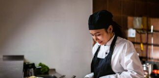 SE SOLICITA AYUDANTE DE COCINA RESPONSABLE PARA TRABAJAR EN RESTAURANTE, TIEMPO COMPLETO