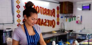 SE SOLICITA CAJERO/A PARA ATENCIÓN AL CLIENTE EN HAMBURGUESERÍA (MEDIO TIEMPO)