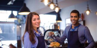 SE REQUIERE CAMARERO CON DISPONIBILIDAD PARA TRABAJAR LOS FINES DE SEMANA (HOMBRE Y/O MUJER)