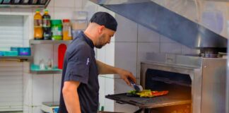 SE REQUIERE COCINERO HOMBRE Y/O MUJER PARA JORNADA DE TIEMPO COMPLETO EN TURNO TARDE