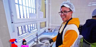 SE SOLICITA LAVAPLATOS CON O SIN EXPERIENCIA PARA RESTAURANTE, MEDIO TIEMPO