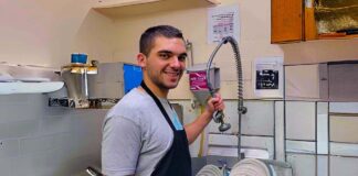 SE SOLICITA LAVAPLATOS CON O SIN EXPERIENCIA PARA ASEO DE OLLAS Y UTENSILIOS EN RESTAURANTE (MEDIO TIEMPO)