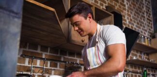 SE REQUIERE LAVAPLATOS HOMBRE Y/O MUJER PARA ASEO DE COCINA EN RESTAURANTE, TIEMPO COMPLETO Y MEDIO TIEMPO