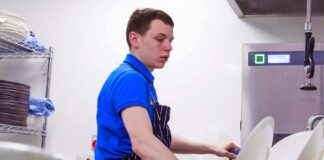 SE REQUIERE LAVAPLATOS PARA JORNADA MEDIO TIEMPO EN RESTAURANTE (CON O SIN EXPERIENCIA)