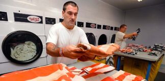 SE SOLICITA OPERARIO DE LAVANDERÍA PARA DOBLADO Y CLASIFICACIÓN DE ROPA (HOMBRE Y/O MUJER)