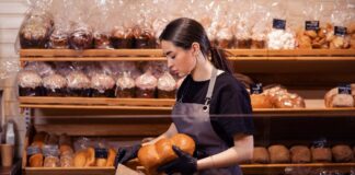 SE SOLICITA AYUDANTE DE PANADERÍA PARA JORNADA DE MEDIO TIEMPO, NO SE REQUIERE EXPERIENCIA