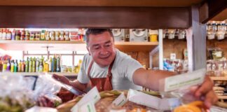 SE REQUIERE REPONEDOR/A PARA ORGANIZAR Y CLASIFICAR PRODUCTOS EN SUPERMERCADO, TIEMPO COMPLETO