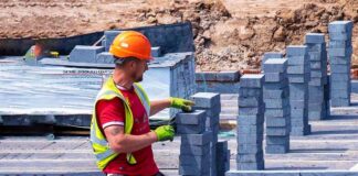 SE SOLICITA TRABAJADORES DE CONSTRUCCIÓN PARA AYUDAR CON LA PREPARACIÓN DE MATERIALES Y NIVELACIÓN DE TERRENO
