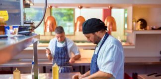 SE SOLICITA AYUDANTE DE COCINA PARA PREPARACIÓN DE ALIMENTOS (CON O SIN EXPERIENCIA)