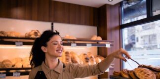 SE SOLICITA AYUDANTE DE PANADERÍA PARA ATENCIÓN AL CLIENTE, DISPONIBILIDAD DE HORARIOS