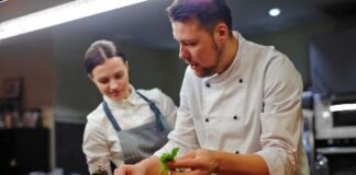 SE REQUIERE COCINERO/A PARA RESTAURANTE DE COMIDA RÁPIDA CON DISPONIBILIDAD PARA TRABAJAR LOS FINES DE SEMANA