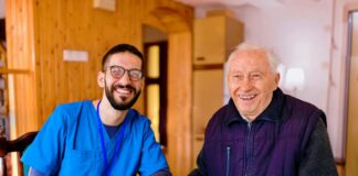 SE SOLICITA CUIDADOR DE ADULTO MAYOR PARA JORNADA DE MEDIO TIEMPO (CON O SIN EXPERIENCIA)