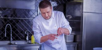SE REQUIERE AYUDANTE DE COCINA CON O SIN EXPERIENCIA PARA TRABAJAR 5 DÍAS A LA SEMANA