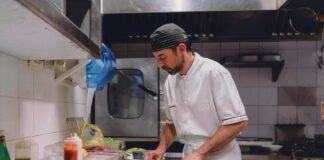 SE SOLICITA COCINERO/A PARA JORNADA COMPLETA, NO SE REQUIERE EXPERIENCIA