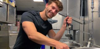 SE SOLICITA LAVAPLATOS PARA DESINFECCIÓN GENERAL DE UTENSILIOS EN RESTAURANTE (MEDIO TIEMPO)