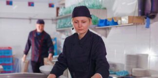 SE REQUIERE LAVAPLATOS PARA ASEO Y DESINFECCIÓN DE UTENSILIOS (HOMBRE Y/O MUJER)
