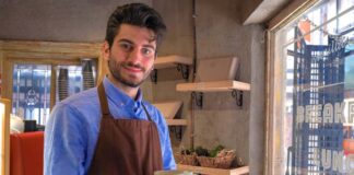 SE REQUIERE MOZO/A PARA ATENCIÓN AL CLIENTE Y ASEO DE LOCAL