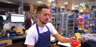 SE SOLICITA CAJERO/A PARA ATENCIÓN AL CLIENTE Y CONTROL DE PRODUCTOS