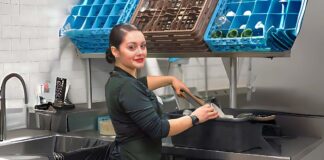 SE SOLICITA FRIEGAPLATOS PARA ORDEN Y DESINFECCIÓN DE COCINA, NO SE REQUIERE EXPERIENCIA