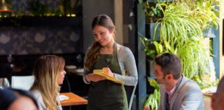 SE REQUIERE MOZO/A PARA ATENCIÓN AL CLIENTE Y ORDEN DE LOCAL (MEDIO TIEMPO)