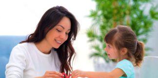 SE REQUIERE NIÑERA PARA TRABAJAR DOS HORAS AL DÍA (LUNES A VIERNES)